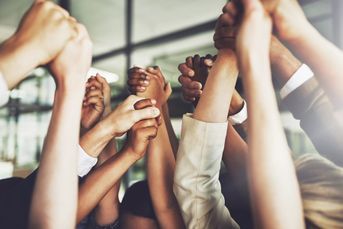 It takes a village: The value of collaborative adviser communities
