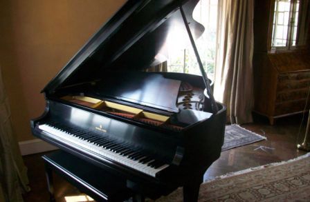 Steinway & Sons grand piano with bench, circa 1917