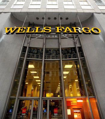 InvestmentNews.com releases independent-broker-dealer rankings showing that <b>Wells Fargo Advisors Financial Network LLC is No. 1 in average amount of assets under management per rep ($48.3 million),</b> Securities Service Network Inc. had the highest percent change in total account assets between 2008 and 2009, and LPL leads in total account assets, with $257.7 billion.<br>
<small>Photo: Bloomberg</small>