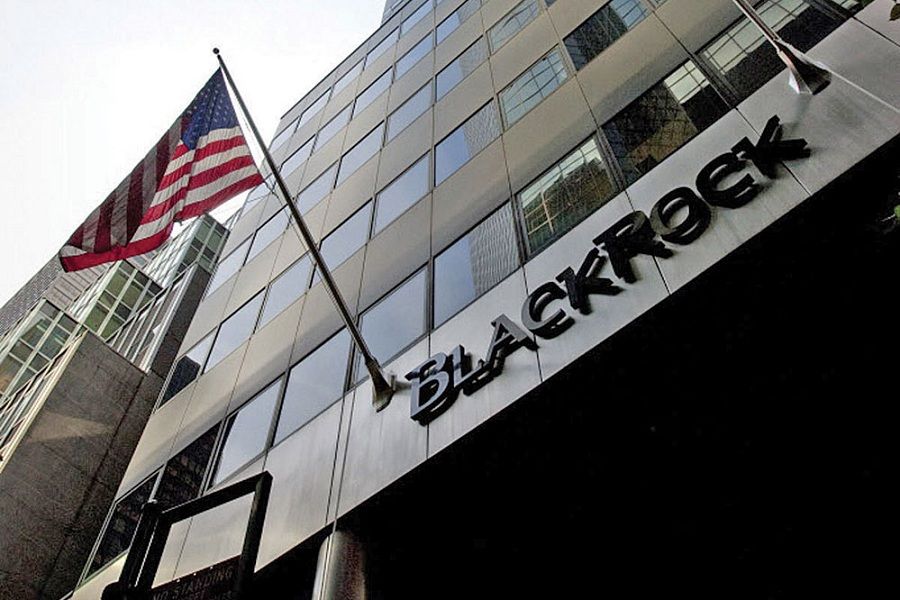Total mutual fund assets: <b>$494.7 billion</b><br>
Long-term assets: <b>$233.9 billion</b><br>
Morningstar tracks 142 Blackrock open-end mutual funds, the largest being the $39.2 billion BlackRock Global Allocation (MALOX). But in the fund world, BlackRock is noted for its iShares exchange-traded funds, headed by the $125.9 billion iShares Core S&P 500 ETF (IVV).