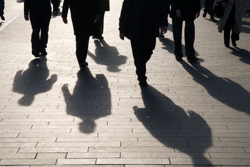 Advisers walking shadows move