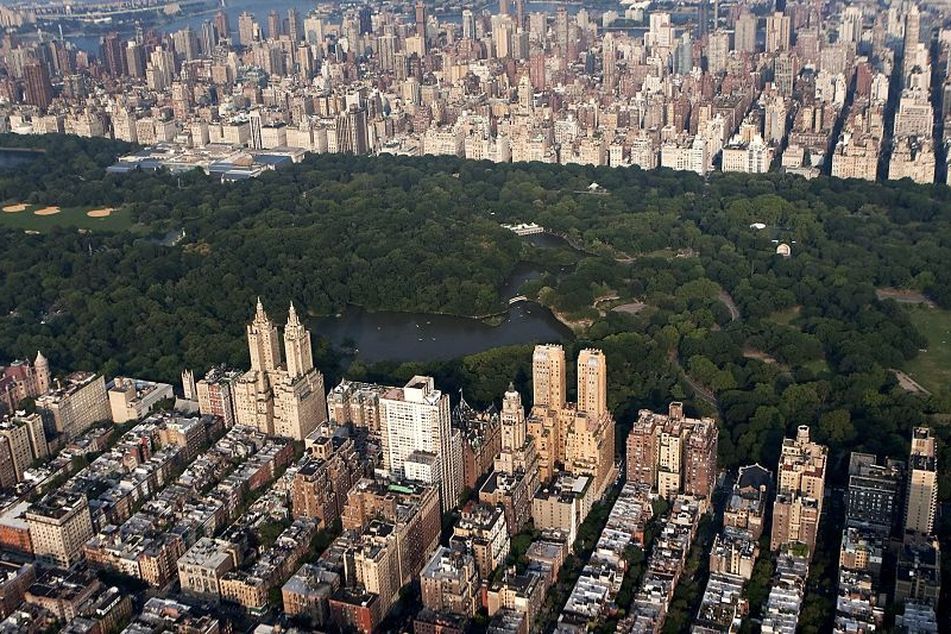 Aerial-view-of-New-York-City's-Central-Park