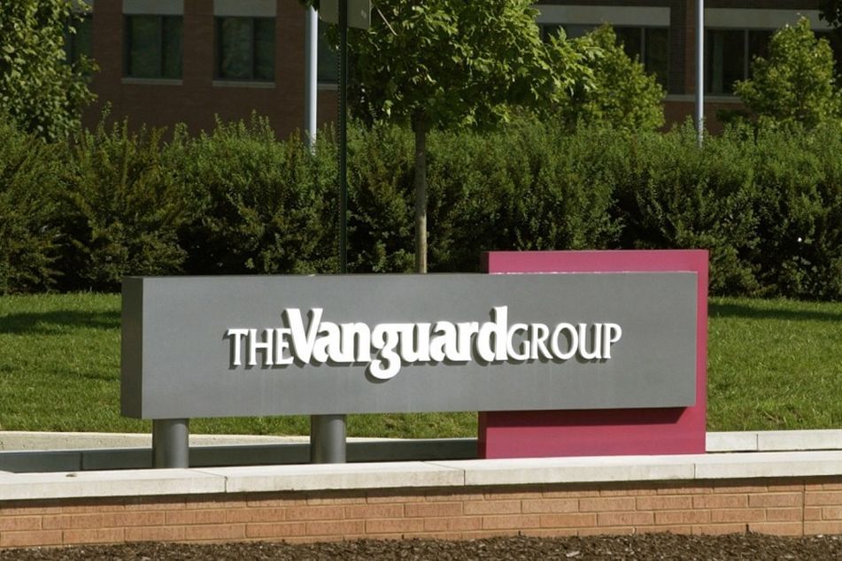 Vanguard-$50B-bond-woman-outperforms
