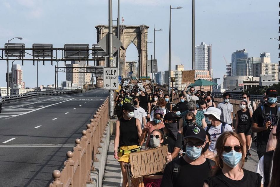 Protest-march-on-Brooklyn-Bridge