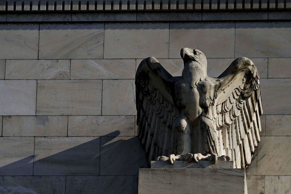 Eagle-statue-on-Federal-Reserve-headquarters