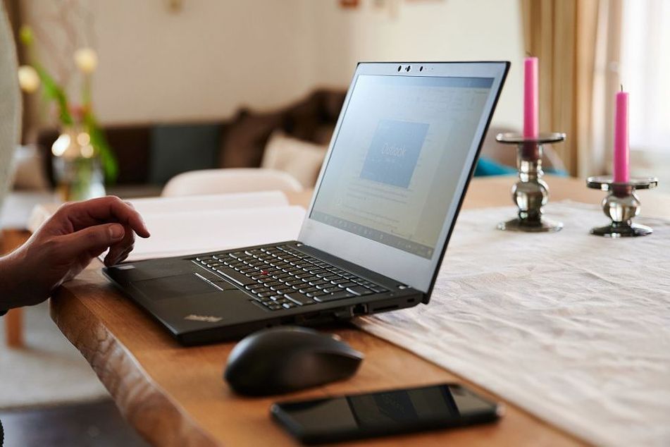 laptop-on-a-desk