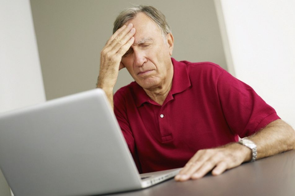 older-man-grimacing-at-laptop