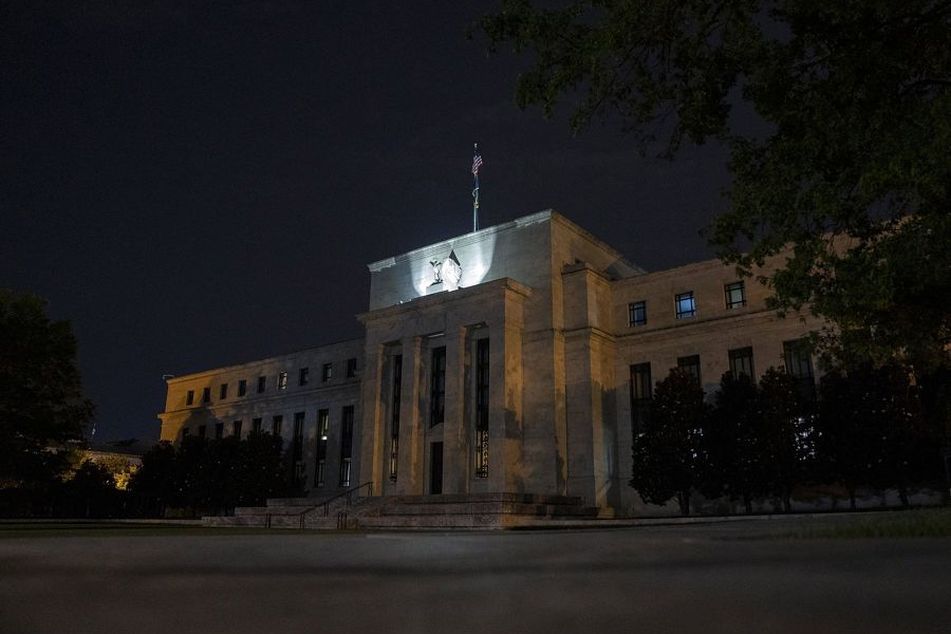 Federal-Reserve-Building-in-DC-at-nighttime