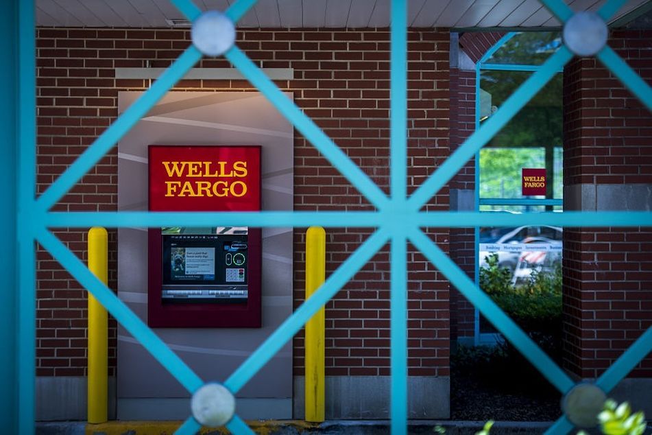 Wells-Fargo-ATM-shot-from-outside