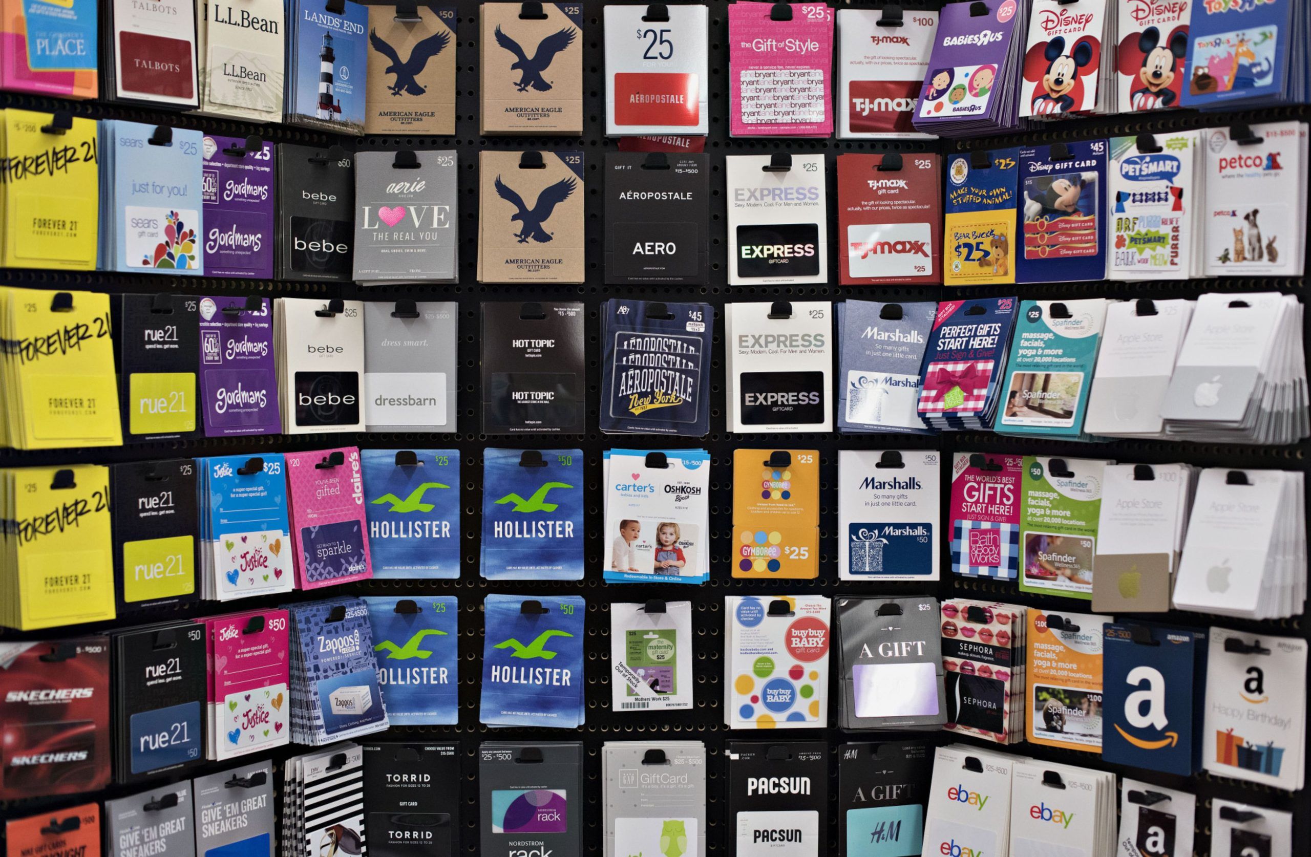 Gift cards are displayed for sale at a Kroger Co. store in Peoria, Illinois, U.S., on Tuesday, June 16, 2015. Kroger Co. is expected to release quarterly earnings on June 18. Photographer: Daniel Acker/Bloomberg