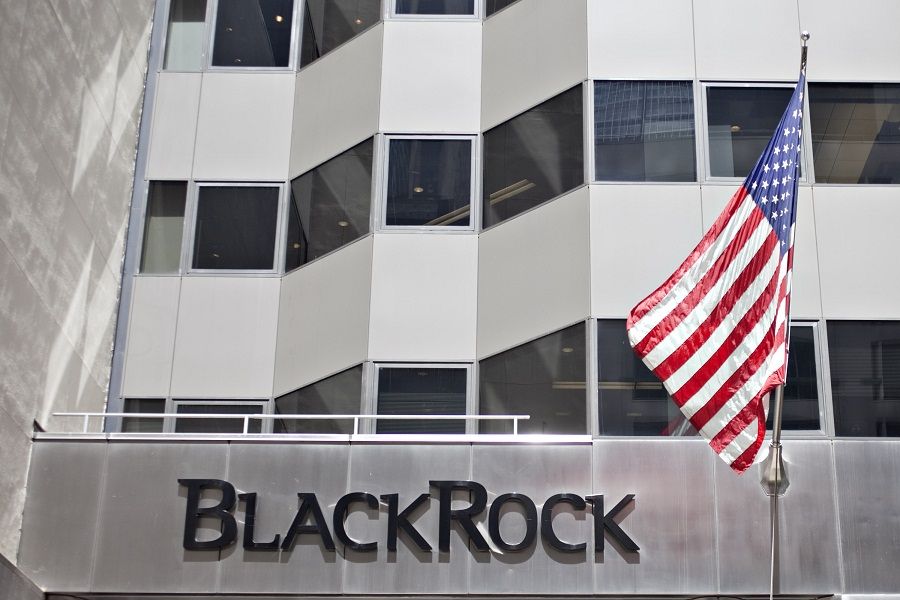 A U.S. flag flies outside the headquarters of BlackRock Inc. in New York, U.S.. Photographer: Daniel Acker/Bloomberg