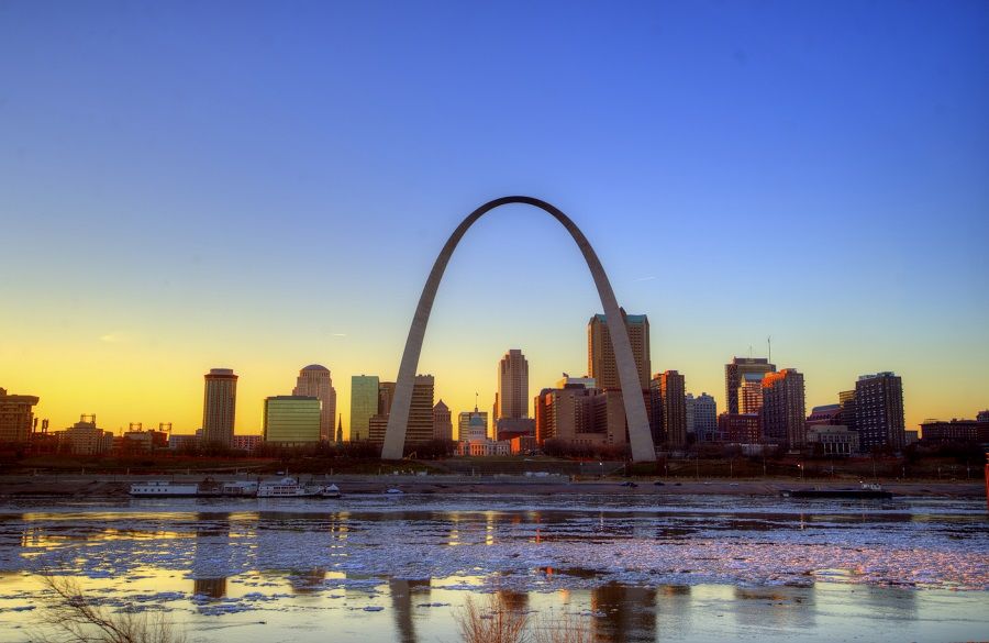 The St. Louis, Missouri Gateway Arch and skyline