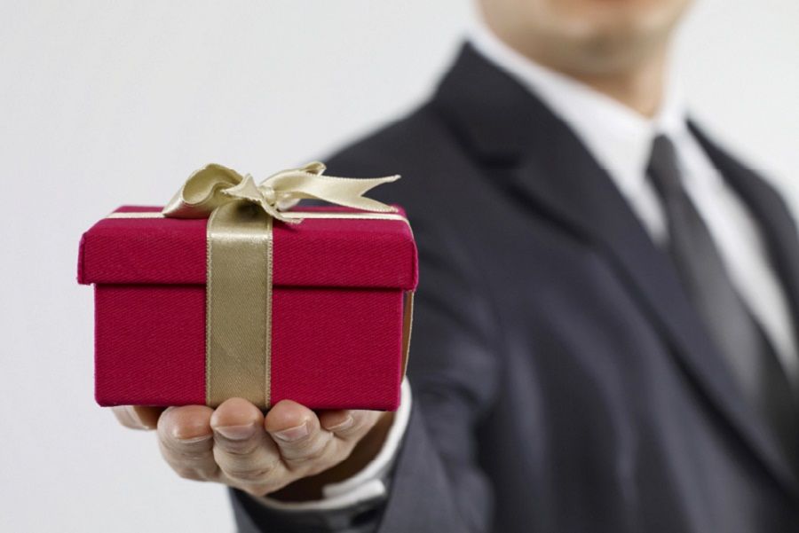 Best gifts for star performers on your staff this holiday season