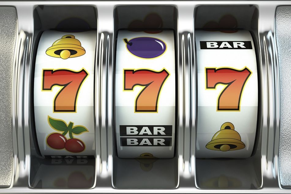 Slot machine with jackpot