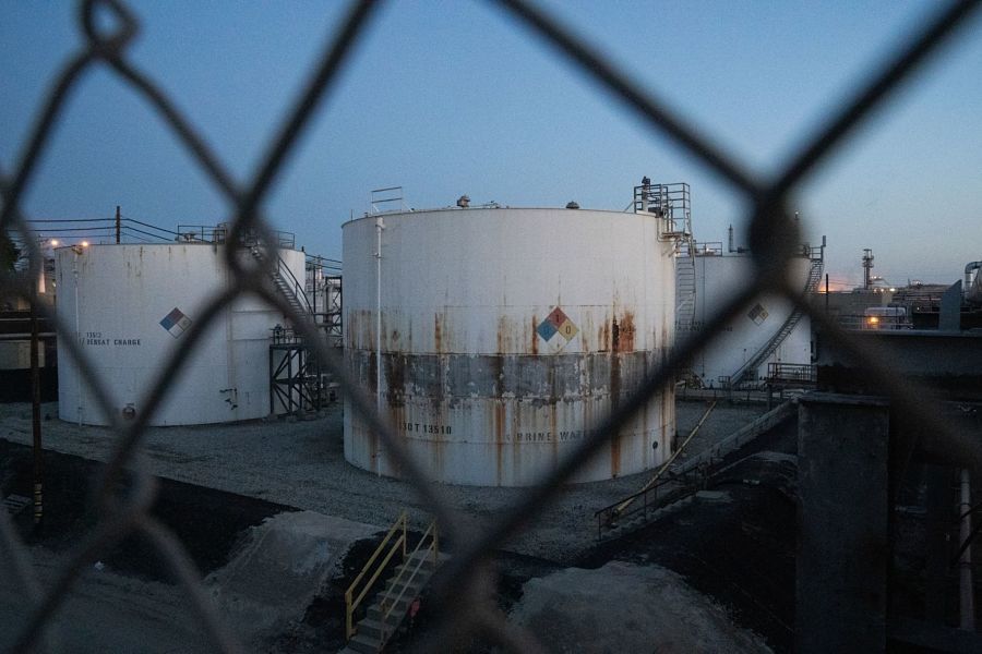 Oil storage tanks are seen at the Marathon Petroleum Corp. Los Angeles Refinery in Carson, California, U.S., on Tuesday, April 21, 2020. U.S. crude futures plunged below zero on Monday for first time. Photographer: Bing Guan/Bloomberg