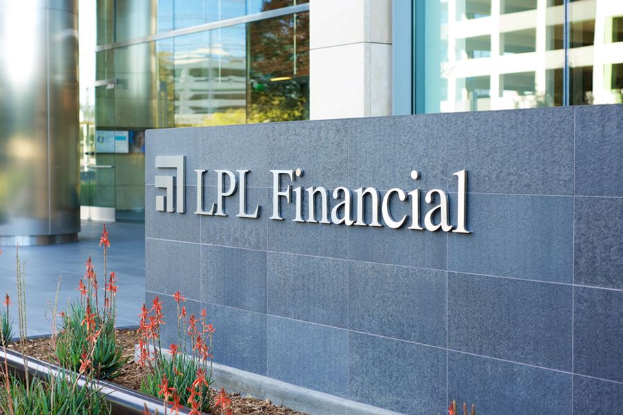Bank platform managing $2.6 billion moves to LPL