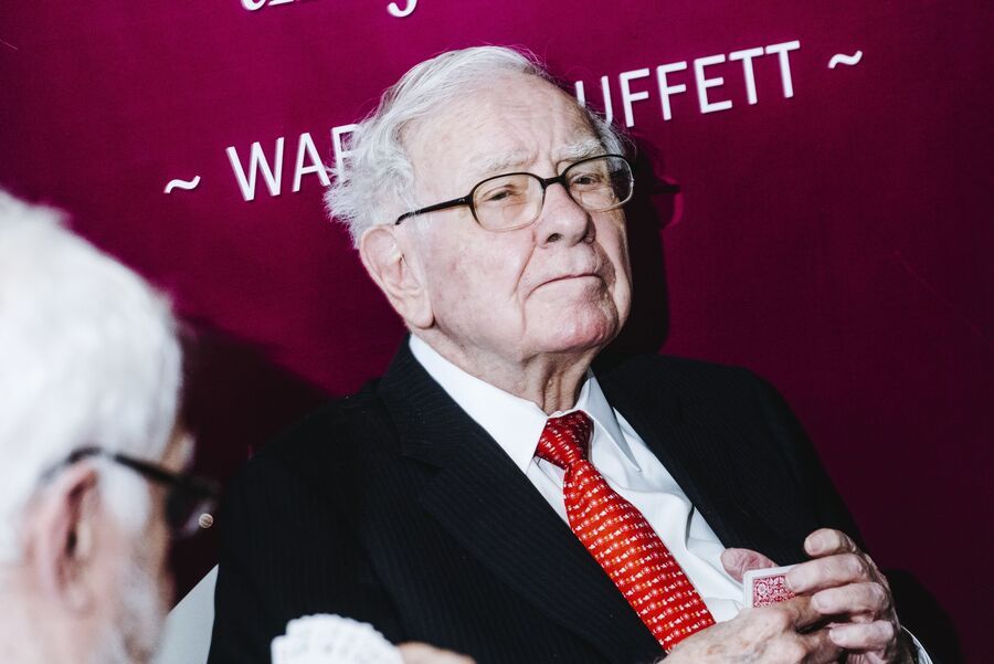 To be or not to be like Buffett: Financial advisors weigh in