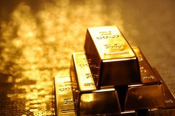 Gold heads for weekly gain as traders eye Fed cuts